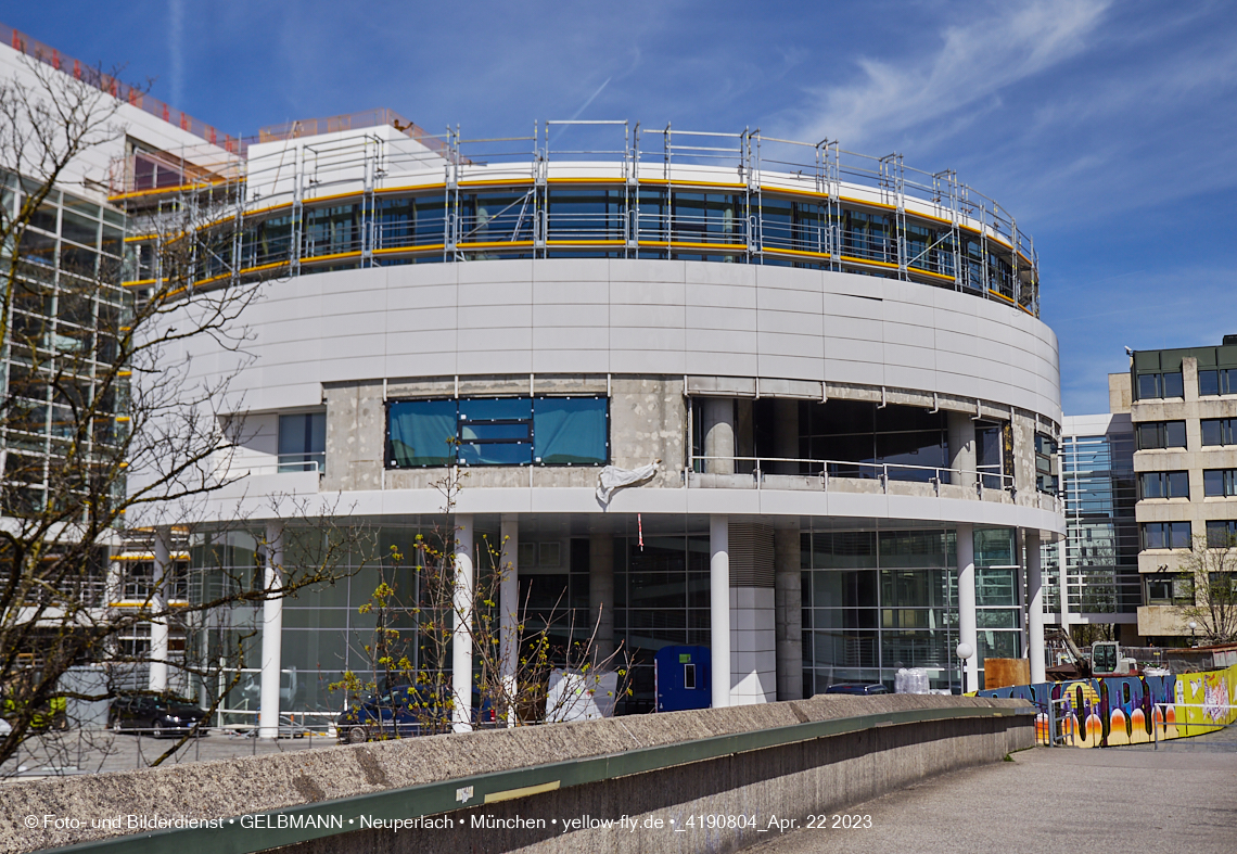 22.04.2023 - Baustelle auf der ehemaligen Allianz-Versicherung in Neuperlach